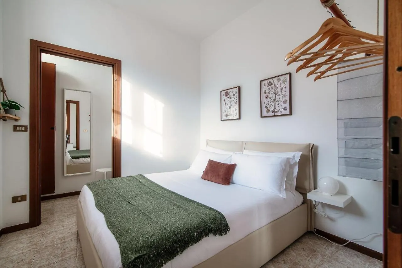 Apartment Piazza Roma By Quokka 360 - Historic Flat In The Centre Of Como 0*,